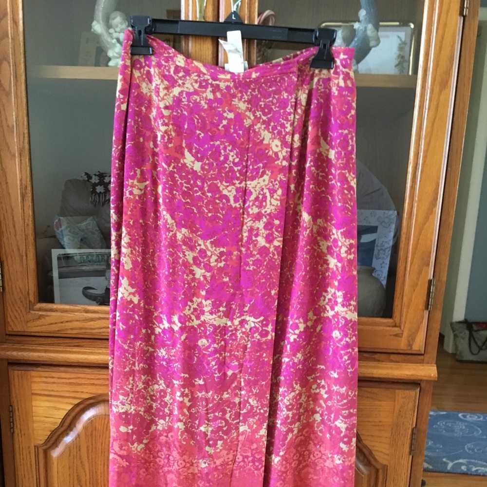 Ingrid Olsen long Skirt. Size 6.  Like New.